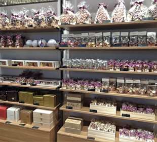 Rundgang durch die Läderach-Filiale in Köln