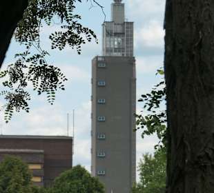 Blick von der Elbe zum Albinmüller-Turm
