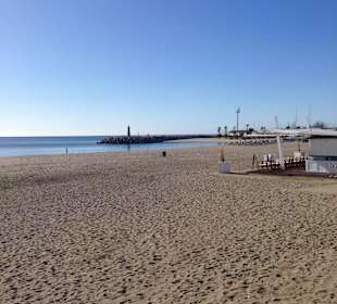 Kilometer langer Strand, neben Puerto Banus