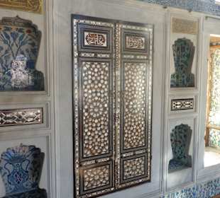 Geflieste Wände im Harem