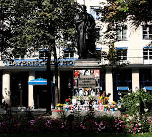 Promenadeplatz mit Hotel Bayerischer Hof
