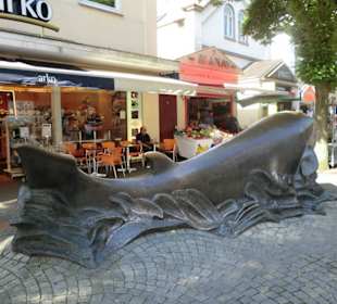 Wal in der Fußgängerzone