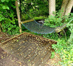 Hängematte unter Bäumen