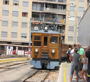 Einfahrt in Bahnhof Palma