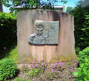 Monument François Antoine Louis Bourcier in La Pet
