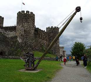 Unter der Burg gibt es einen Weg