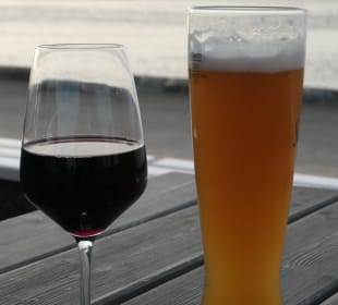 Pause bei der Buchtbude am Ufer der Elbe