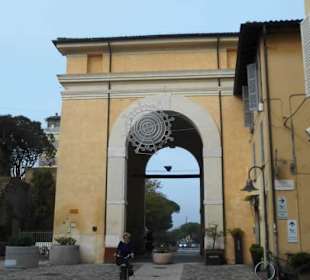 Porta Adriana