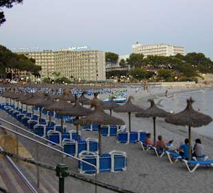 Strand vor der Dämmerung