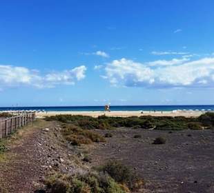 Strand oberhalb des Hotels ca. 1 km zu Fuß