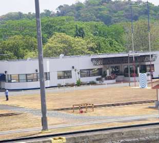 Hier üben die Arbeiter Leinen wrfen