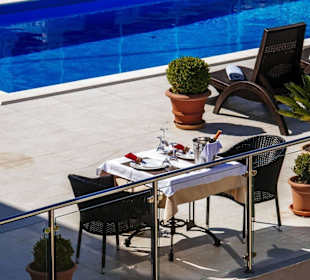 Frühstück am Pool Konoba Baroni Mali Iz
