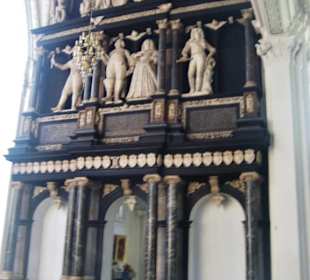 St. Marien - rund um den Hauptaltar