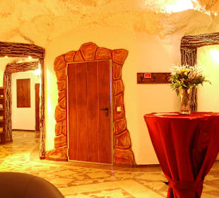 Cafe mit Blick auf die Theke und Salzgrotteneingan