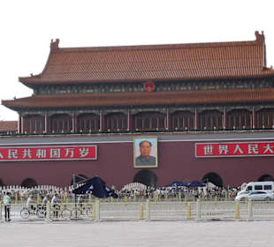 Wejście do Zakazanego Miasta pod czujnym okiem Mao