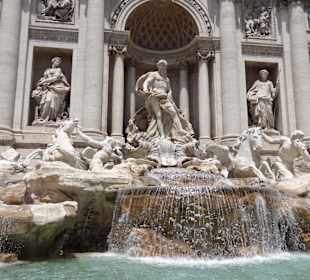 Der Trevi Brunnen aus der 1. Reihe