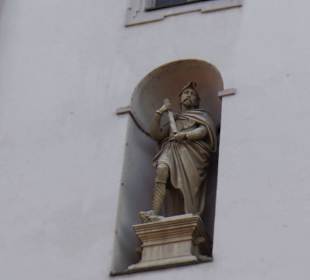 Außenansicht Statuen