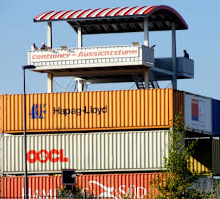 Der Aussichtsturm von der Wasserseite