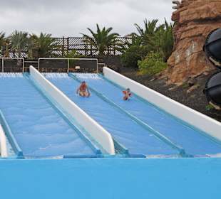 Rutschen im Baku Wasserpark Fuerteventura