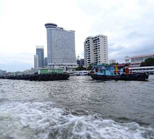 Mit dem Hop and Hop Boot Bangkok entdecken