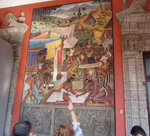 Фрески Диего Риверы в национальном дворце