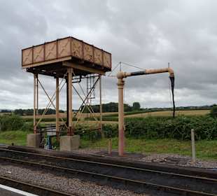 Hier bekommt die Dampflok Wasser