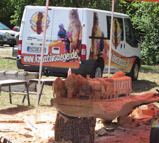 Kreativ Kettensägen am Rhein