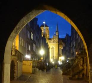 Blick durch das Frauentor in die Frauengasse