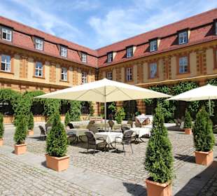 Es ist angenehm im Innenhof