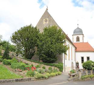 Außenansicht Pfarrkirche "Maria Krönung"