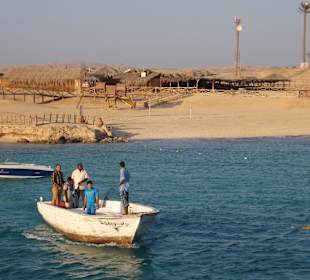 Unser Bötchen das uns ans Schiff bringt