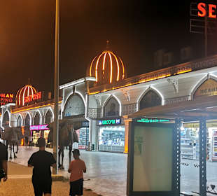 Selge Park Shopping Center