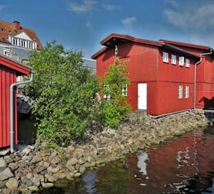 Die Werftgebäude von der Wasserseite