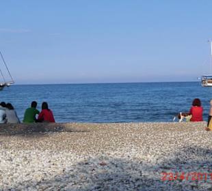Blick vom Strand auf die Boote