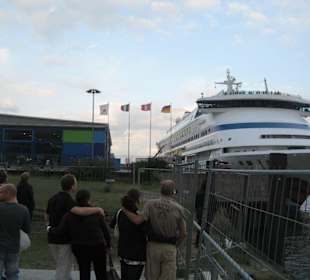 Terminal mit angelegtem Aida Schiff