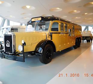 Музей Мерседес-Бенц