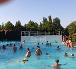 Schwimmerbecken im Thermalbad