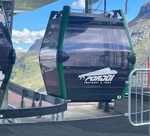 Seilbahn am Pordoijoch