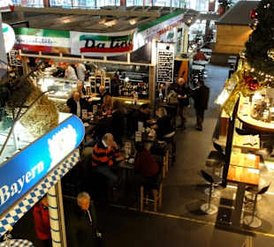 Blick aus dem ersten Stock auf die Stände