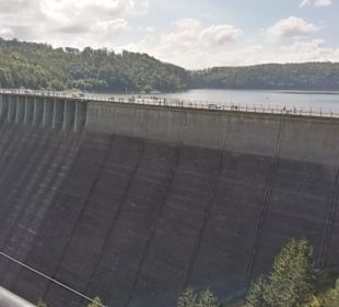 Der Damm für den Rückweg