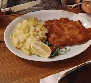 Schnitzel mit Kartoffelsalat