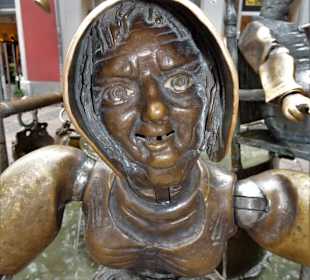Ansichten vom Puppenbrunnen in Aachen