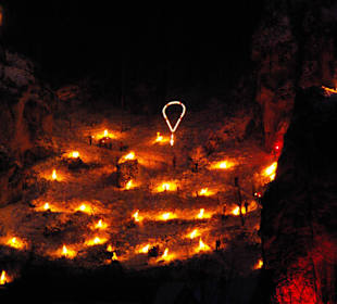 Feuerstellen mit LED Kreuz