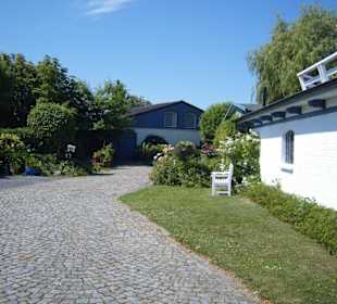  Das Wohnhaus mit Garten 