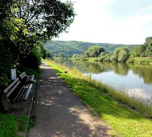 Die Weserpromenade in Gieselwerder