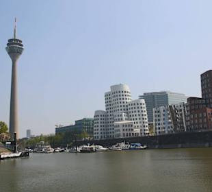 Gehry Bauten im Medienhafen