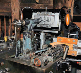 Maschine zur Bürstenherstellung