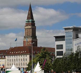 Der Rathausturm vom Bootshafen