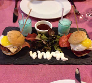 Mini-Burger mit Wachtel-Spiegelei!