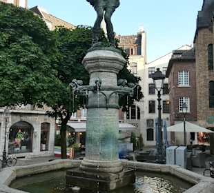 Blick zum Aachener Hühnerdiebbrunnen 
